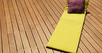 détente sur une terrasse en bois 7